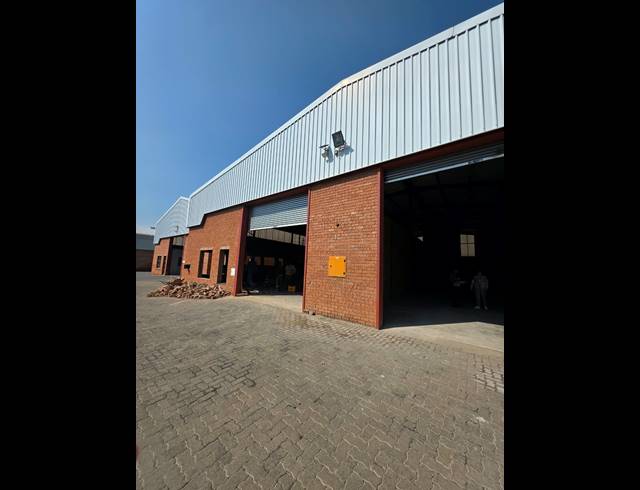 310M² WAREHOUSE TO LET IN OOS EINDE